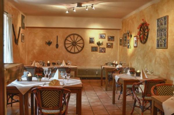 Hotel Restaurant Zur Hexe Überherrn Buitenkant foto