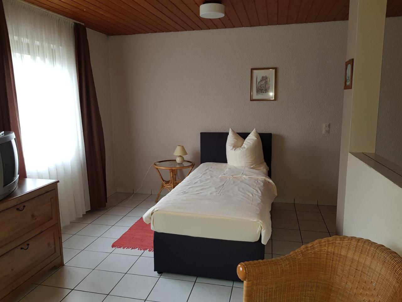 Hotel Restaurant Zur Hexe Überherrn Buitenkant foto