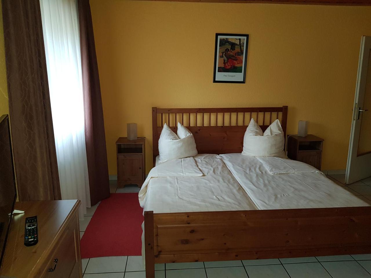Hotel Restaurant Zur Hexe Überherrn Buitenkant foto